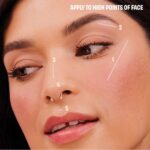 Tickle Shimmer Finish Powder Highlighter - BENEFIT - Imagen 5