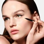 Clear Cut Waterproof Liquid Eyeliner - HAUS LABS - Imagen 7